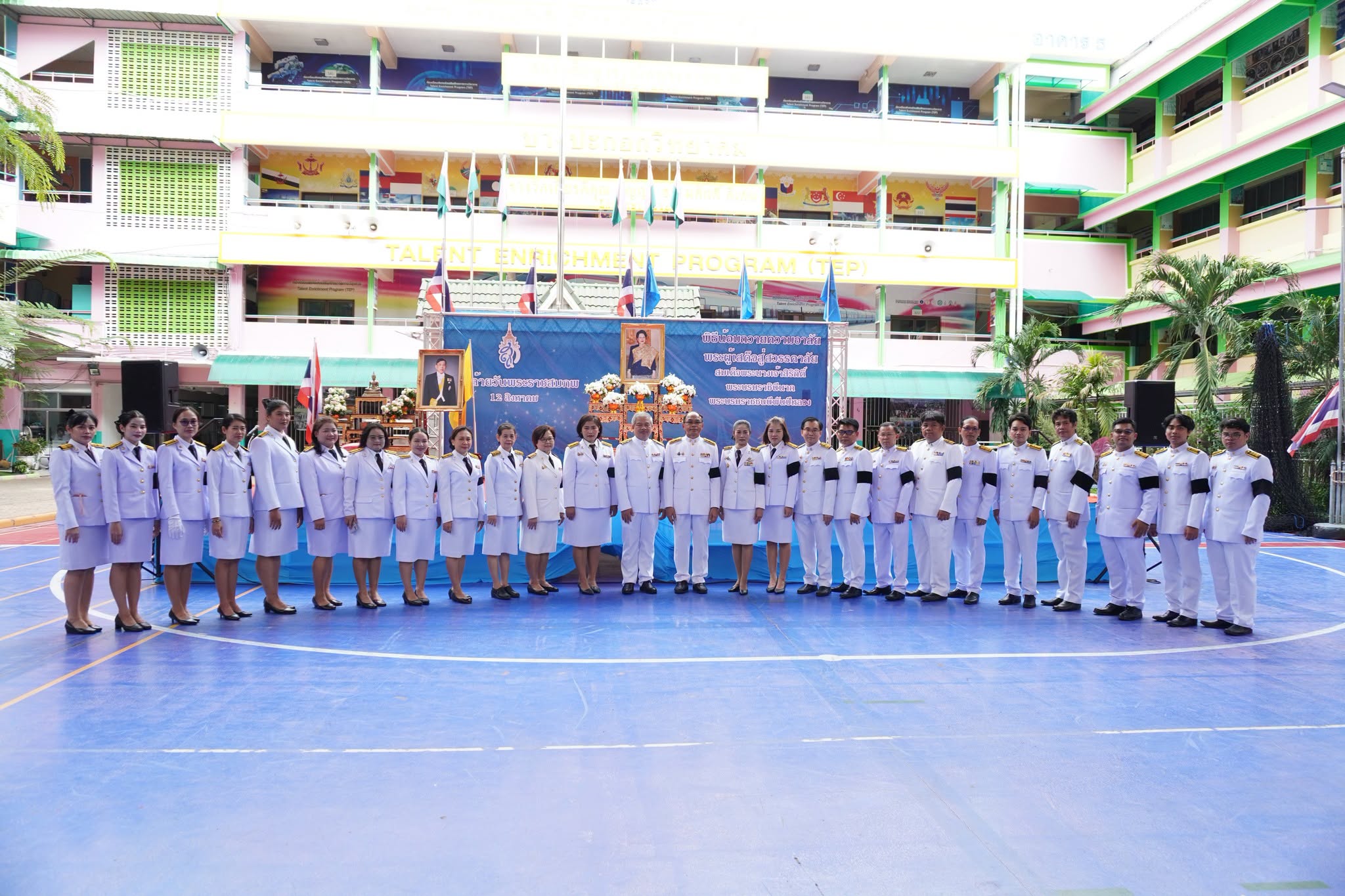 โรงเรียนบางปะกอกวิทยาคม "พิธีน้อมถวายอาลัยพระผู้เสด็จสู่สวรรคาลัย และวันคล้ายวันพระราชสมภพ"